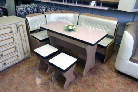 Кухонный стол из лдсп