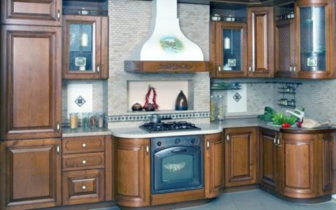Массив дерева в кухонной мебели