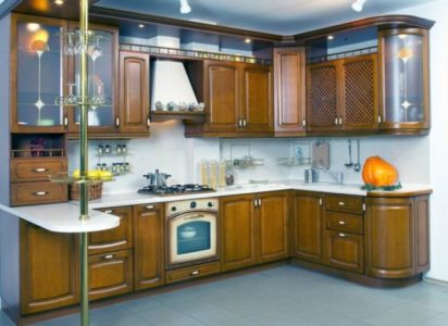 Массив дерева в кухонной мебели