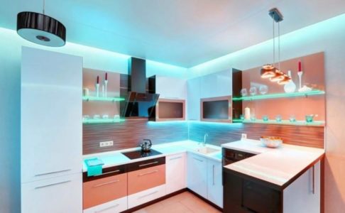 Освещение и декор для голубой кухни