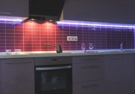 Подсветка на кухне под шкафами