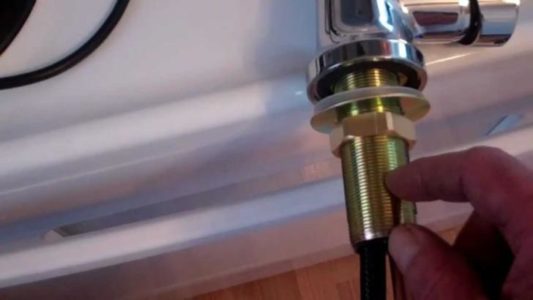 Подводка к смесителю на кухне