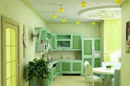 Потолок на зеленой кухне