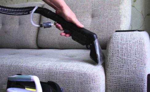 Как почистить диван в домашних условиях