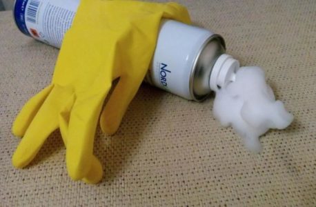 Химические средства для чистки диванов