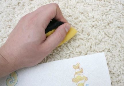Влажная чистка дивана содой и уксусом
