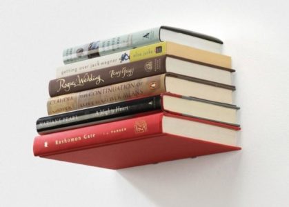 Полки из книг